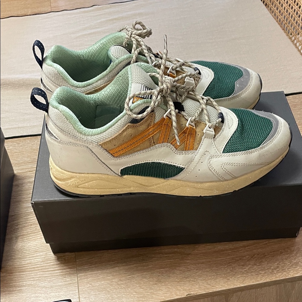 Men's Green and White Casual Sneakers - Comfortable Everyday Style